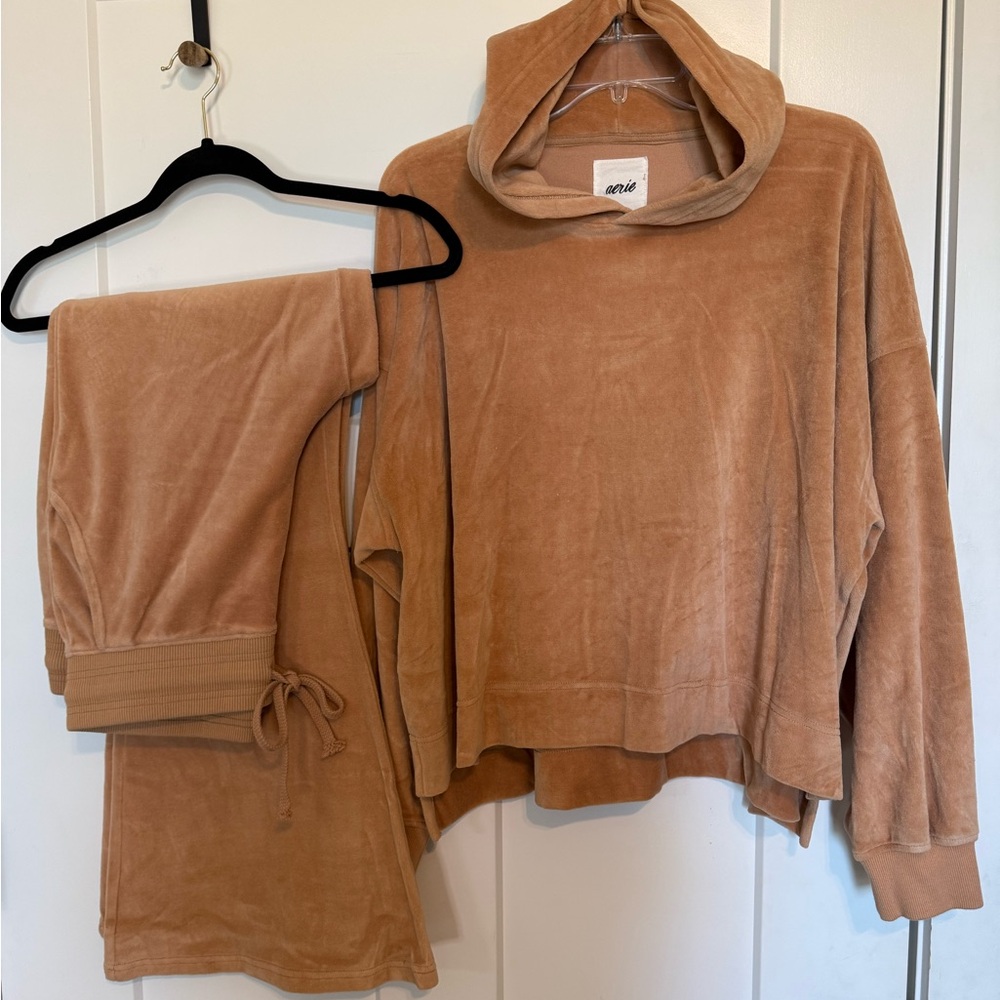 Aerie Velour matching set camel/caramel color Women’s size L